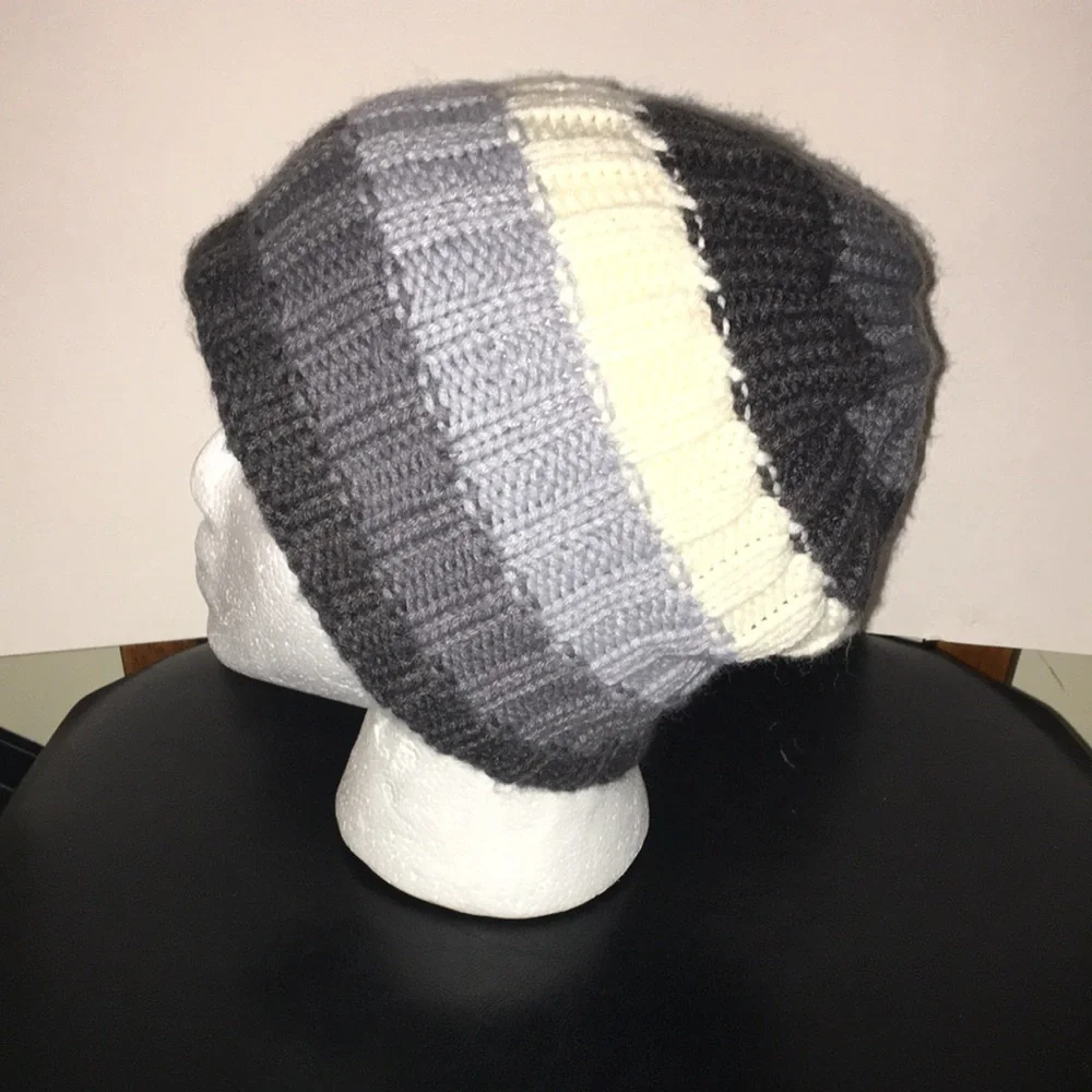 Embark Gray And White Beanie EUC Youth Large